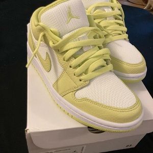 Women’s Air Jordan 1 Low SE Limelight